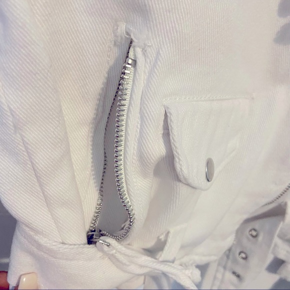 NWT. White Denim Jacket. See Photos. - Picture 7 of 9